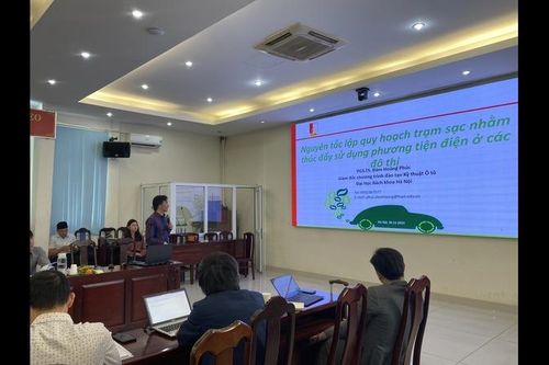 Cấp thiết quy hoạch, thu hút đầu tư các trạm sạc điện