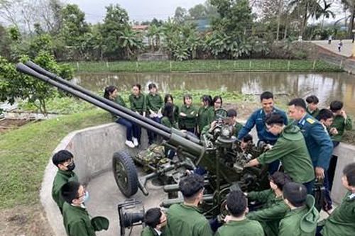 'Tập làm chiến sĩ Điện Biên'
