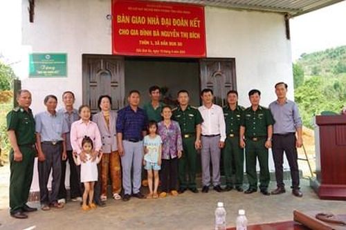Bộ đội Biên phòng tỉnh Đắk Nông trao tặng 2 căn 'Nhà đại đoàn kết'