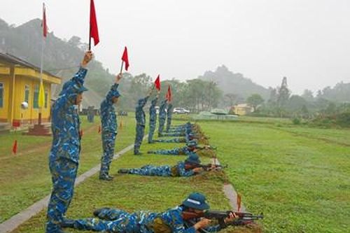 Sư đoàn 363 kiểm tra bắn đạn thật cho chiến sĩ mới