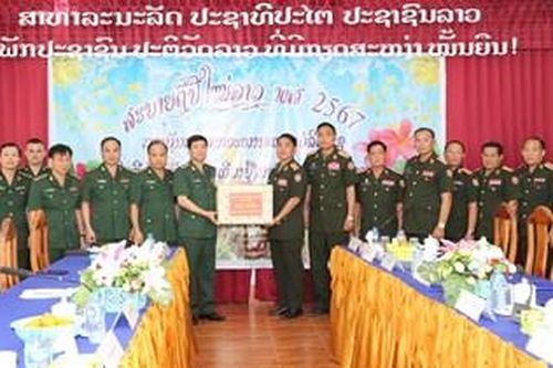Bộ đội Biên phòng tỉnh Hà Tĩnh chúc Tết Bunpimay lực lượng vũ trang Lào