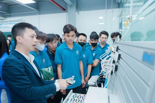 Phòng thực hành tự động hóa và khí nén hiện đại cho sinh viên