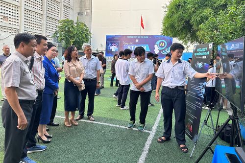 Hơn 2.000 học sinh hào hứng trải nghiệm tại Ngày hội STEAM