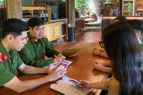 Hai người suýt mất gần tỷ đồng sau cuộc gọi từ công an 'rởm'