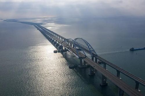 Tổng thống Ukraine công khai tuyên bố kế hoạch phá hủy cầu Crimea, thông báo tổn thất lớn