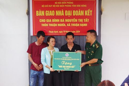 BĐBP Đắk Nông bàn giao nhà Đại đoàn kết cho hộ nghèo khu vực biên giới
