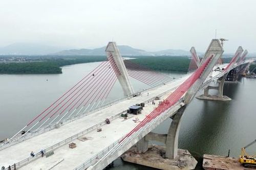 Gấp rút hoàn thiện cây cầu gần 2.000 tỷ nối Hải Phòng với Quảng Ninh