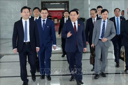 Chủ tịch Quốc hội Vương Đình Huệ thăm Khu thí điểm thương mại tự do ở Trung Quốc