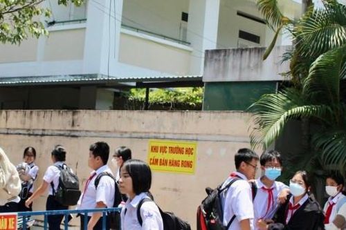 Khánh Hòa tăng cường kiểm soát hàng rong trước cổng trường sau nhiều vụ ngộ độc thực phẩm