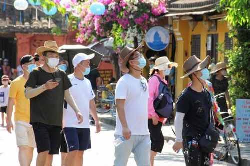 Quý I/2024, doanh thu dịch vụ lưu trú, ăn uống và lữ hành tăng trưởng ấn tượng