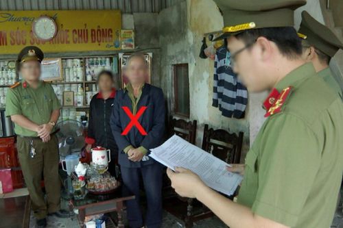Mạo danh là Phó Giám đốc để lừa chạy chế độ trợ cấp