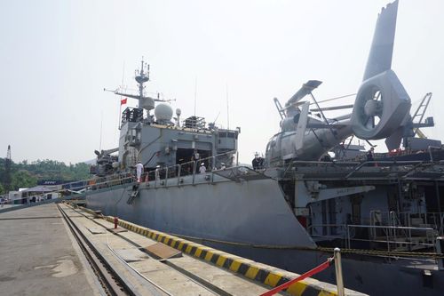 Tàu tuần dương Vendemiaire của Hải quân Pháp cập cảng Tiên Sa