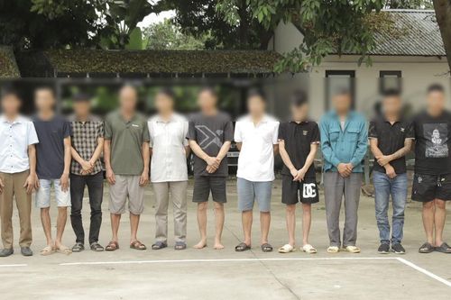 Đánh bạc bằng hình thức đá gà ăn tiền