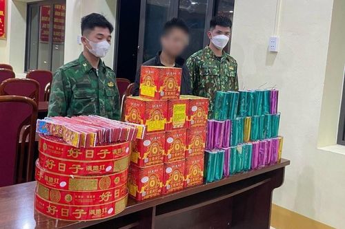 Mua bán, vận chuyển trái phép 31kg pháo nổ