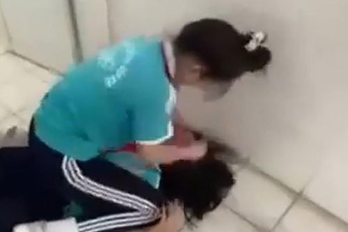 Nữ sinh lớp 8 bị đánh vì nói bạn 'đẹp mà chảnh'