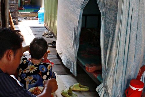 'Phòng giải nhiệt' giữa khu trọ nóng như lò hơi ở TP.HCM