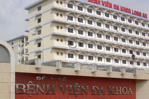 Nhân viên Bệnh viện đa khoa Long An bị nhóm 4 đối tượng hành hung