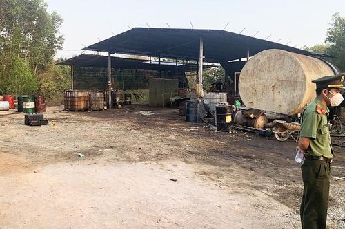 Phát hiện điểm tái chế nhớt thải trái phép, thu gần chục ngàn lít dầu thành phẩm