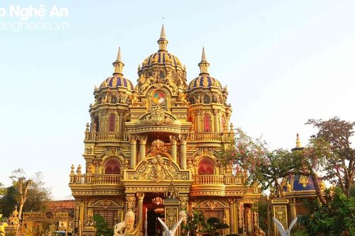 Cận cảnh tòa lâu đài độc đáo, nổi tiếng ở Nghệ An