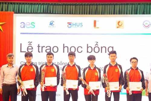 Trao học bổng Năng lượng tương lai cho 30 sinh viên khu vực phía Bắc