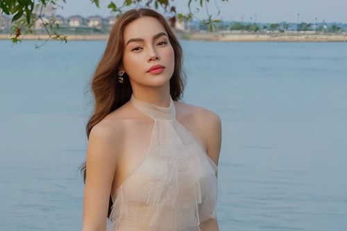 Hồ Ngọc Hà 'hở bạo' từ thảm đỏ đến đời thường