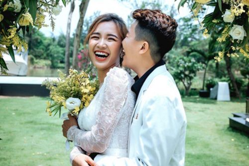 Nữ ca sĩ Việt công khai giới tính thật sau khi chia tay chồng chuyển giới