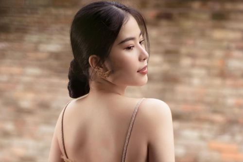 Một Hoa hậu đình đám ra MV có lượng view thảm hại, dính thị phi liên tục