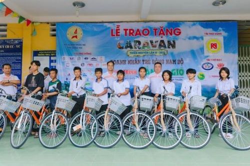 Chương trình Caravan doanh nhân trẻ Nam Bộ tổ chức hội chợ 0 đồng, tặng hàng ngàn phần quà cho Cà Mau