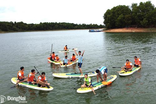 Liên kết vùng để khai thác ngành công nghiệp không khói (Bài 1)