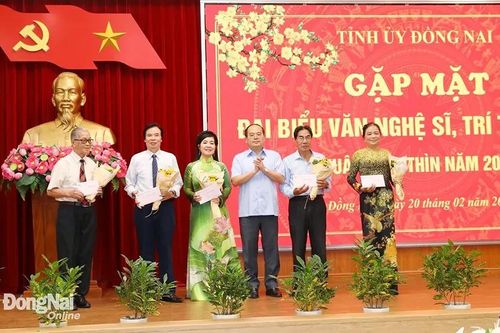Thơ: Xuân nghệ sỹ