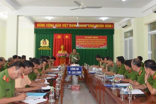 Ra quân cao điểm '45 ngày, đêm' cấp Căn cước công dân, đăng ký kích hoạt tài khoản định danh điện tử