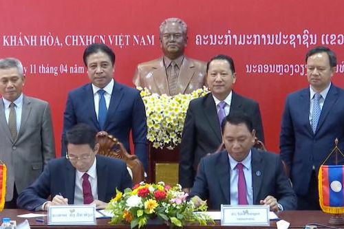 Đoàn đại biểu tỉnh Khánh Hòa thăm và làm việc tại Thủ đô Viêng Chăn, Lào