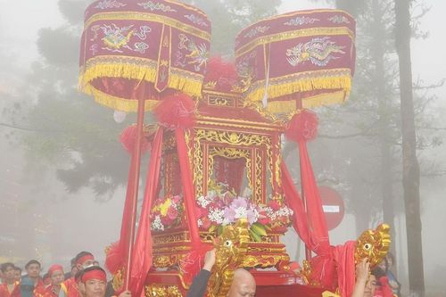Hàng trăm người dân và du khách dự Lễ hội đền Mẫu Thượng Sa Pa 2024