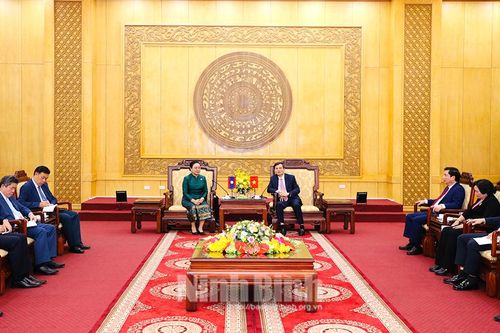 Đồng chí Bí thư Tỉnh ủy tiếp Đại sứ đặc mệnh toàn quyền nước Cộng hòa DCND Lào tại Việt Nam