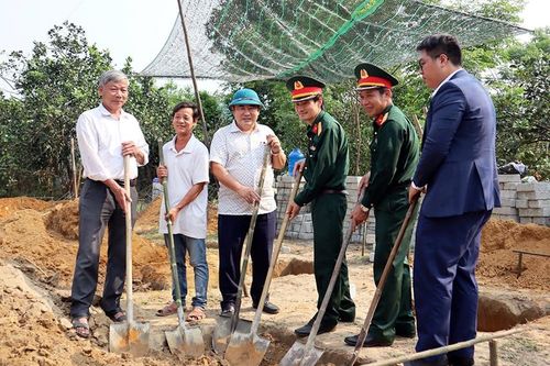 Khởi công xây dựng nhà đại đoàn kết ở xã Phong Sơn