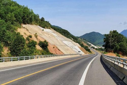 Đề xuất rót hơn 3.000 tỷ đồng nâng cấp 65 km cao tốc La Sơn - Hòa Liên