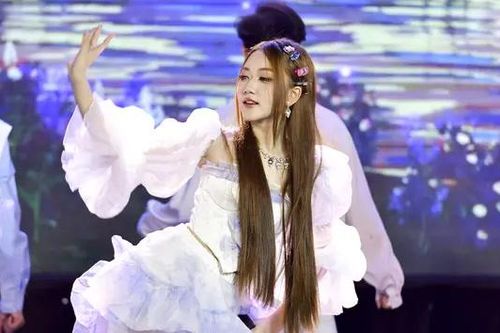 Tân binh Thoại Nghi 'chào sân' Vpop với album đầu tư 'khủng'