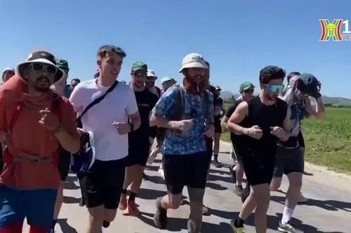 VĐV marathon đầu tiên chinh phục chiều dài châu Phi