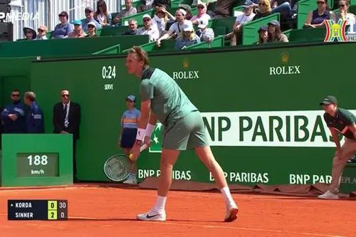 Jannik Sinner tiếp tục thống lĩnh mặt sân đất nện