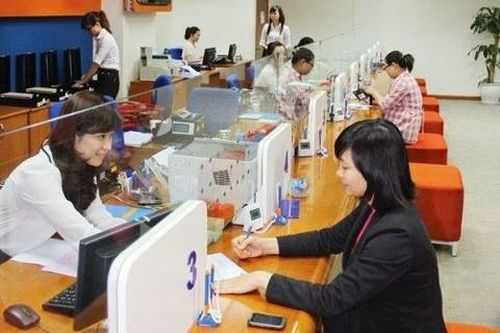 Mở thẻ ngân hàng dù không sử dụng vẫn bị tính phí