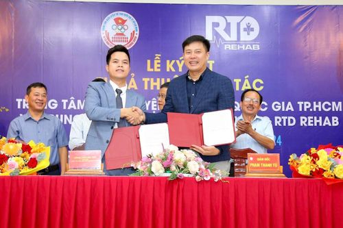 Trung tâm HLTTQG TP.HCM hợp tác với bác sỹ của đội tuyển Việt Nam
