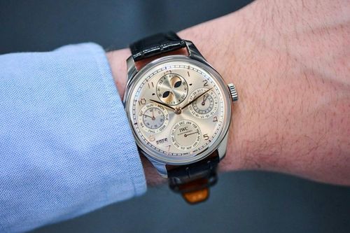 Đồng hồ chỉ sai lệch 1 ngày trong 45 triệu năm