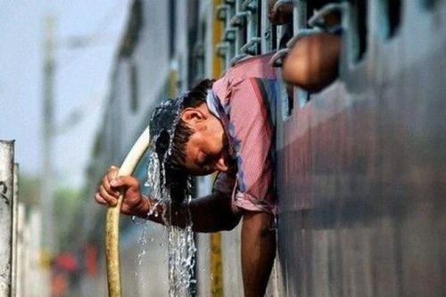 Thấy gì từ cơn sốt máy lạnh ở quốc gia đông dân nhất thế giới