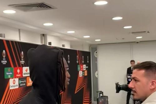 Cầu thủ AC Milan nổi nóng