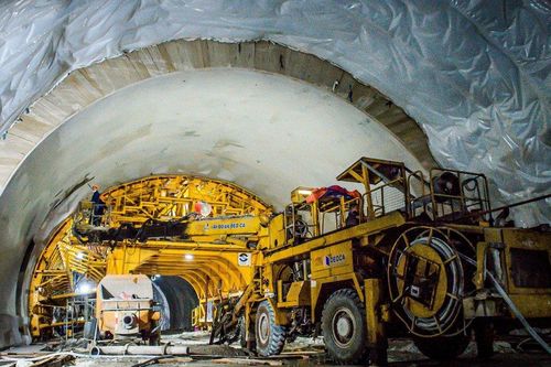 Cao tốc Quảng Ngãi - Hoài Nhơn khẩn trương thông hầm xuyên núi
