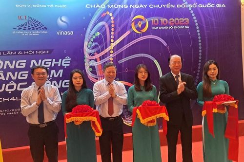 Phát động giải báo chí viết về chuyển đổi số lần thứ nhất năm 2024