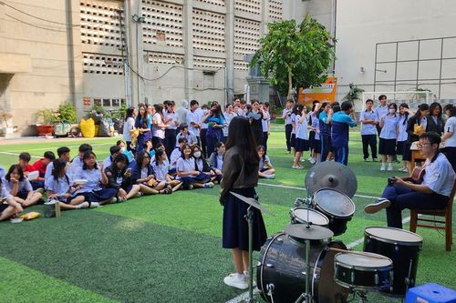 Các trường học điều chỉnh lịch học để tránh nắng nóng