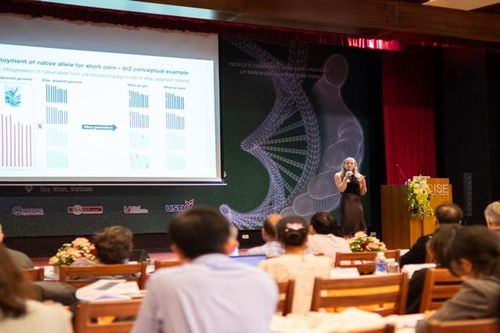 Gần 100 chuyên gia tham gia nghiên cứu, trao đổi về lai tạo giống cây trồng ứng dụng công nghệ sinh học