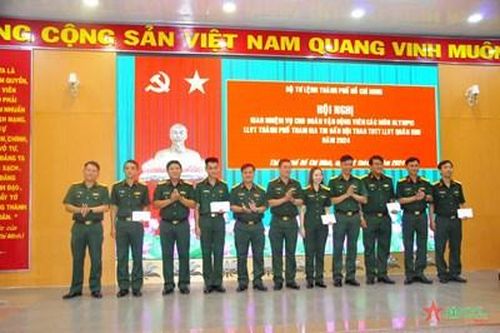 Bộ tư lệnh TP Hồ Chí Minh giao nhiệm vụ đội tuyển các môn Olympic tham gia thi đấu cấp Quân khu