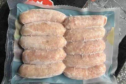 Hà Nội: Phát hiện hàng nghìn xúc xích có dấu hiệu nhập lậu